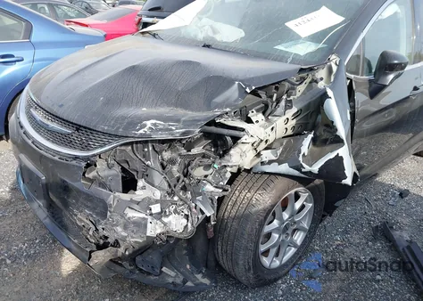 2021 Chrysler Voyager Lxi z USA, uszkodzony, nr VIN 2C4RC1DG0MR506659